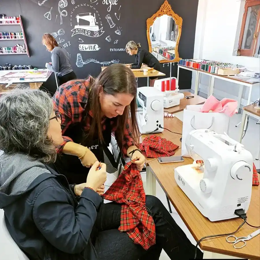aulas de costura criativa no Atelier3B, em Leiria